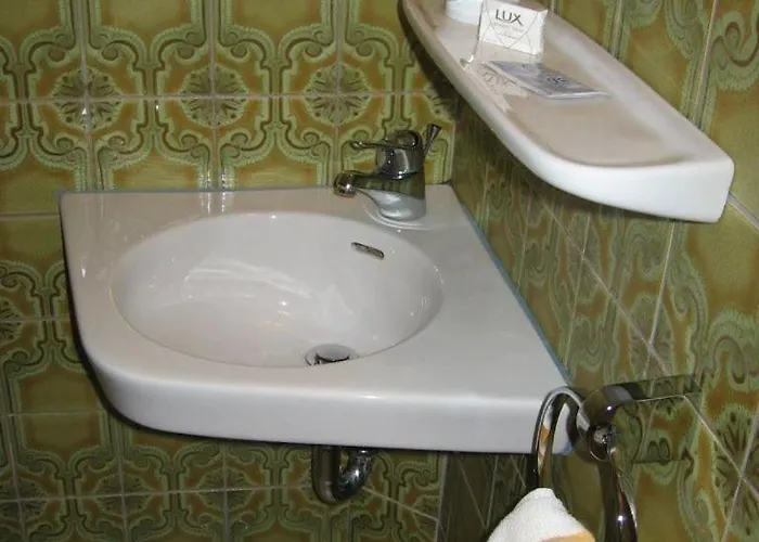 Auf Der Olk Mit Roepertsmuehle בית הארחה